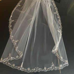 Bel Air Bridal Knee Length Veil